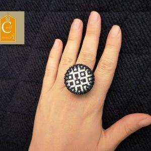 Bague noire et blanche à damier